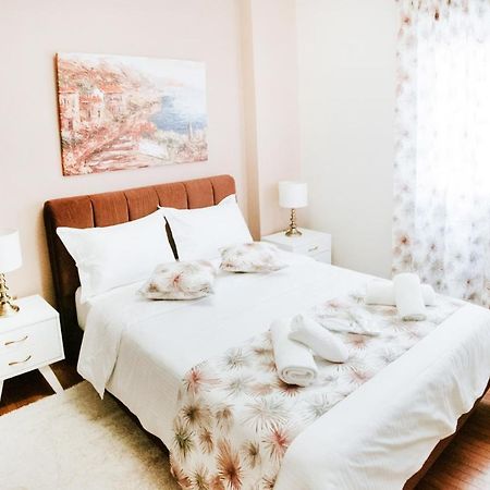 Best House, Ellinou Stratiotou, Ayia, Patra Экстерьер фото