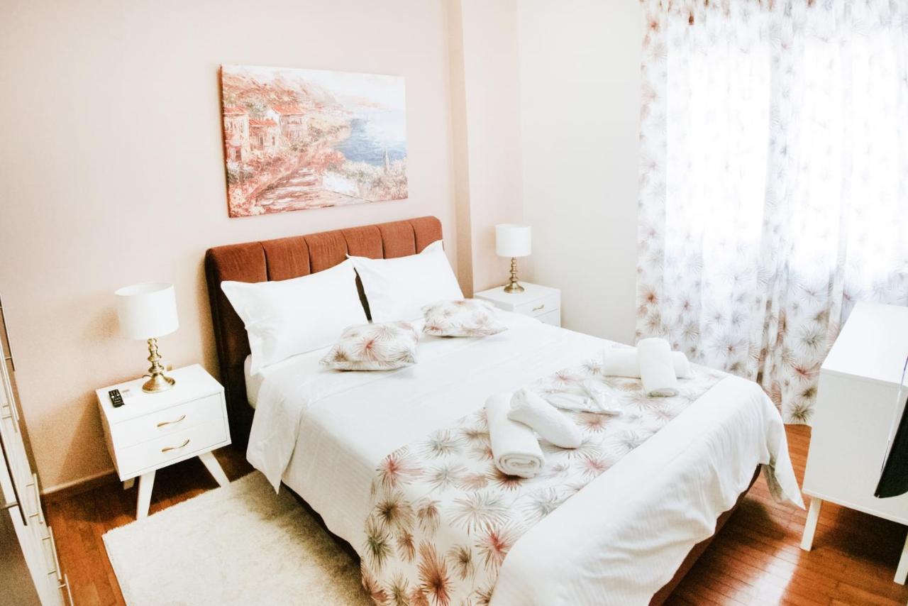 Best House, Ellinou Stratiotou, Ayia, Patra Экстерьер фото