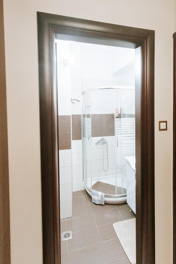 Best House, Ellinou Stratiotou, Ayia, Patra Экстерьер фото