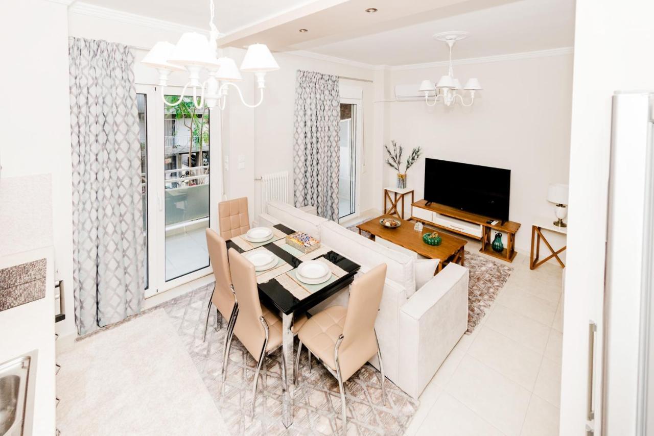 Best House, Ellinou Stratiotou, Ayia, Patra Экстерьер фото