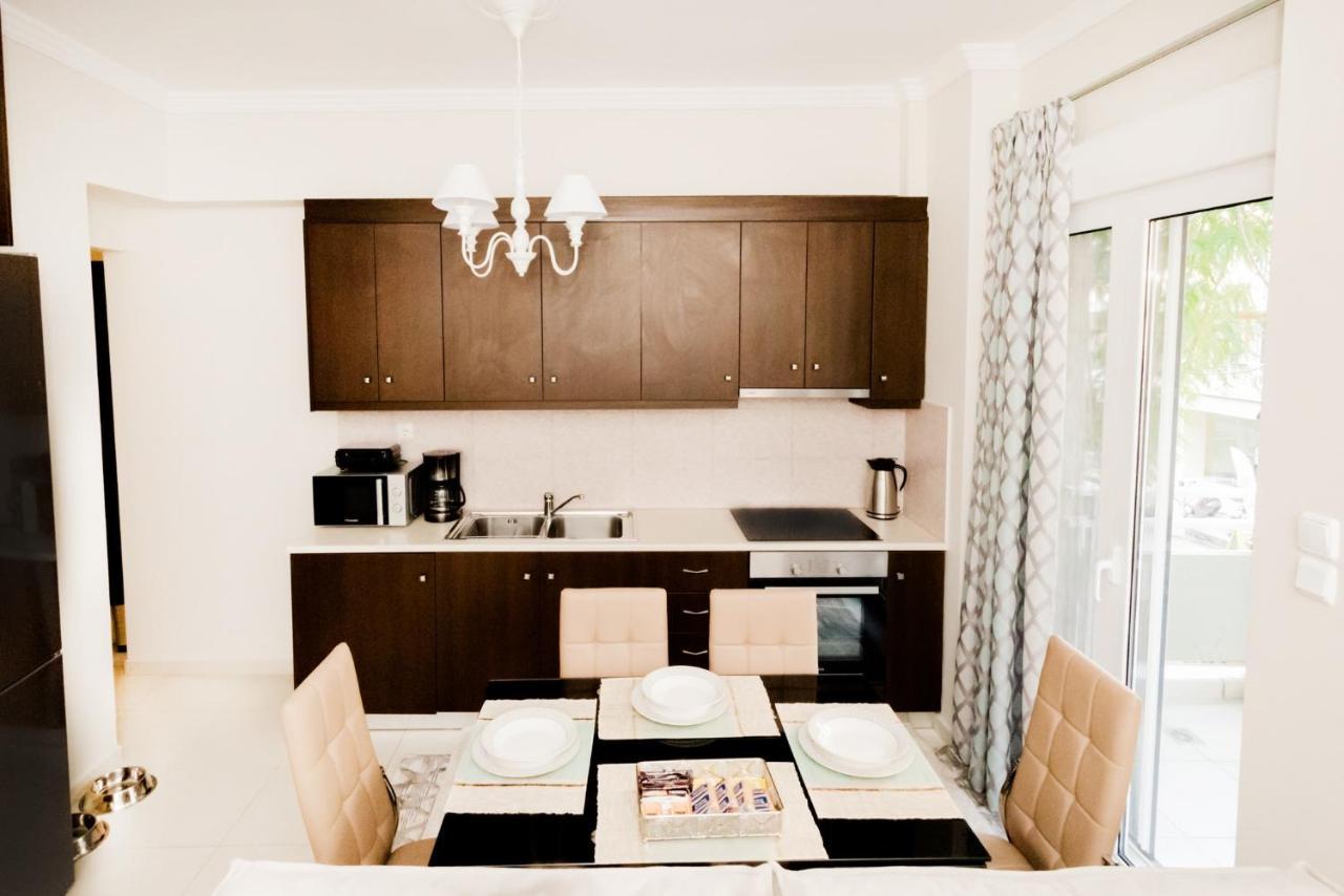 Best House, Ellinou Stratiotou, Ayia, Patra Экстерьер фото